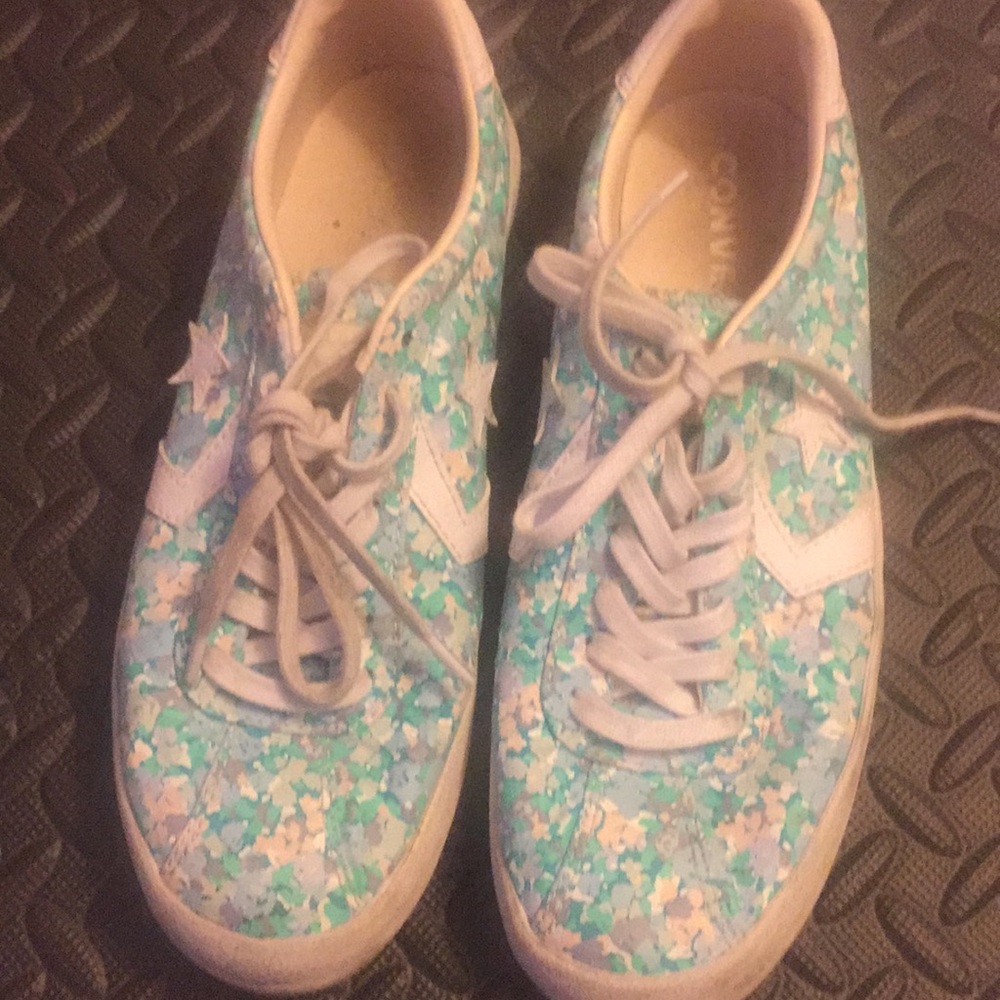 Floral Converse